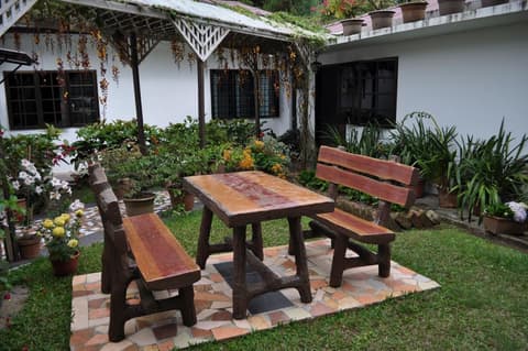 Cameronian Inn, General view