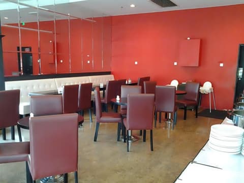 Dormani Hotel Kuching, Restaurant