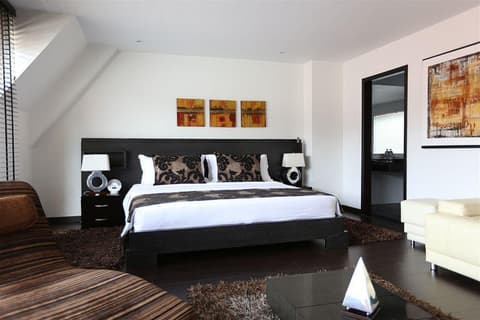 Suites 108, General view