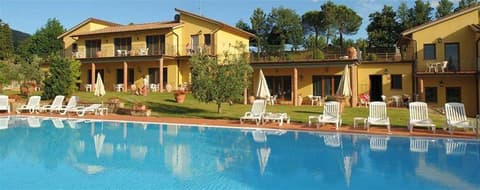 Fattoria Degli Usignoli, Pool