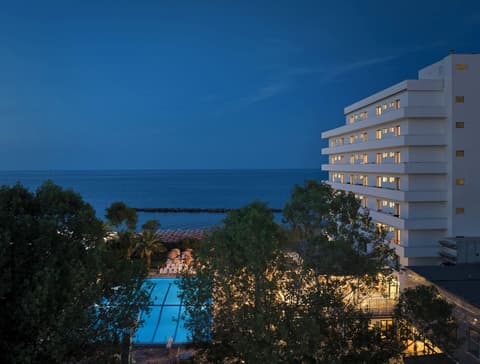 Serena Majestic Hotel Residence, Bar