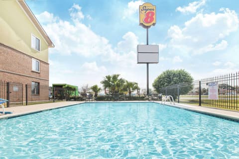 Super 8 Lafayette LA, Pool