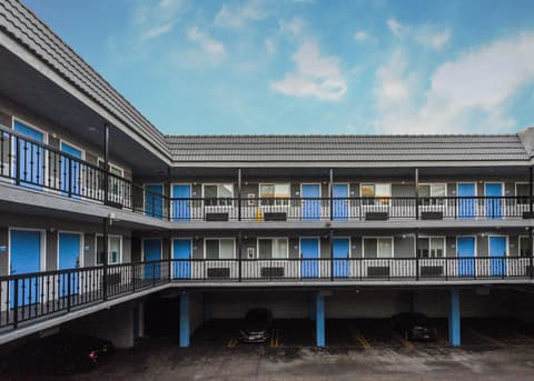 Hollywood Inn Express LAX, General view