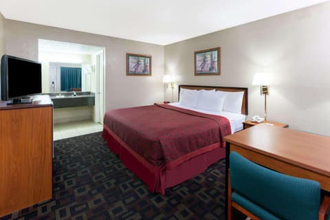 Days Inn by Wyndham Oklahoma City West, Room