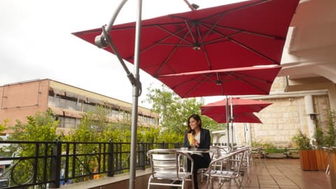 Reina Isabel, Terrace