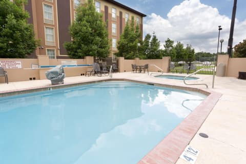 Drury Inn & Suites Lafayette, Pool