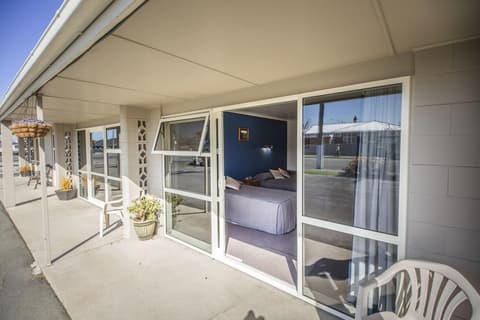 AAA Thames Court Motel, General view