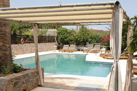 Maria Apartments "by Checkin", Pool