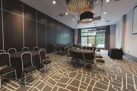 Village Hotel Farnborough, Conferences
