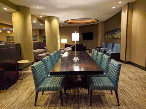 Park Hotel At Meadowlands, Restaurant