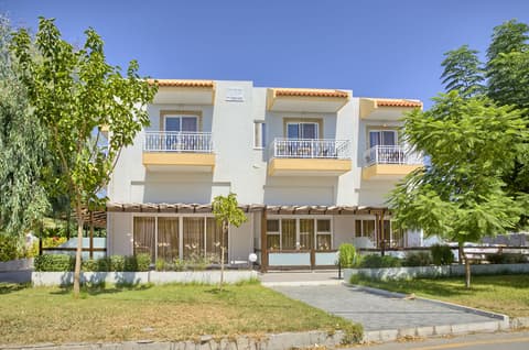 Alia suites & Alia beachfront suites and spa, General view