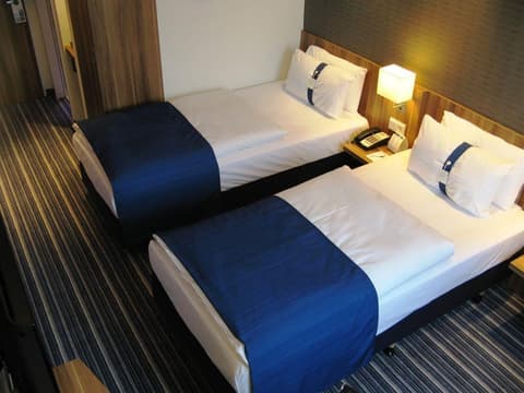 Premier Inn Düsseldorf City Centre, Room