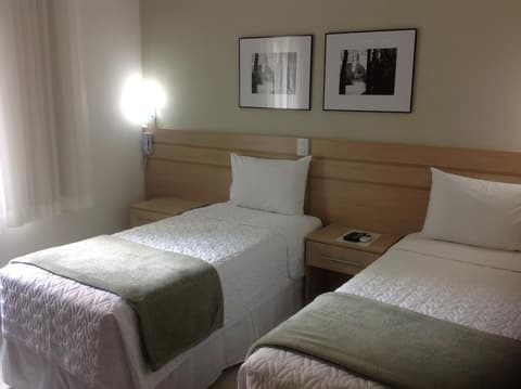 Upper Hotel, Room