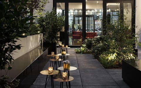 Amano Grand Central, Lobby