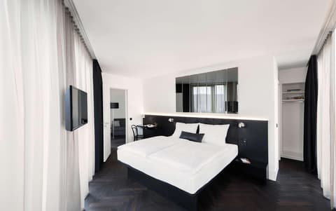 Amano Grand Central, Room