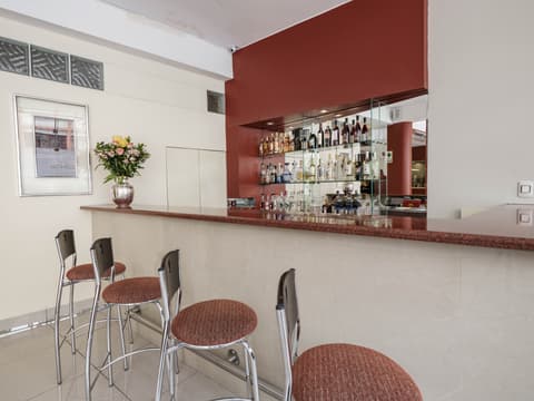 Qorianka Hotel, Bar