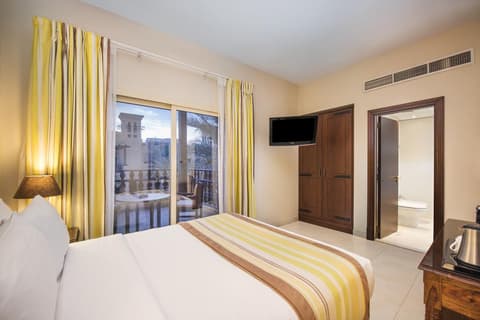 Al Hamra Residence, Room