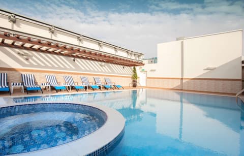 Golden Tulip Downtown Abu Dhabi, Pool