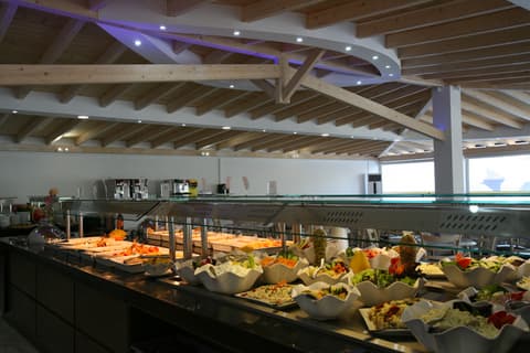 Saint George Palace, Restaurant