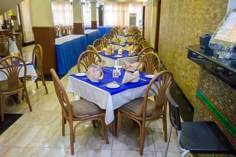 Pinecone Hotel, Restaurant