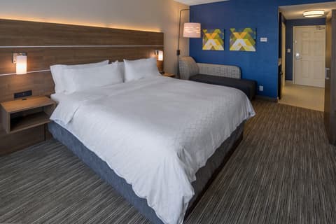 Holiday Inn Express and Suites North Bay, Room