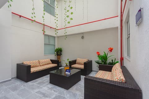 Laureles Plaza, Lobby