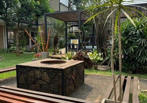 INGA by DOT Suites, Piscina