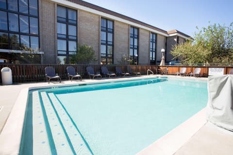 Drury Inn & Suites Austin North, Pool