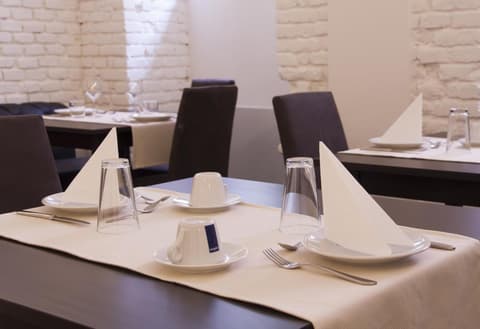 MH Suites Palace, Restaurant