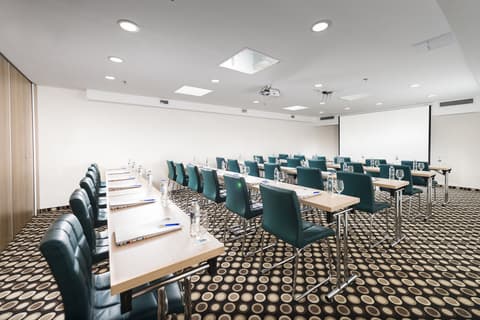 Bo33 Hotel Family and Suites, Conferences