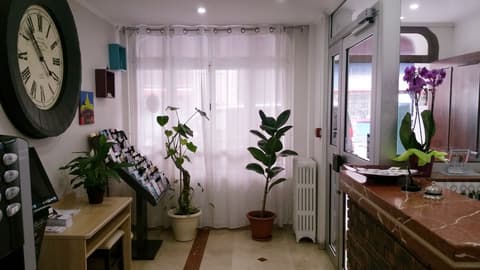 Hotel De Bordeaux, Lobby