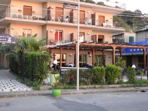 Chrismare, General view