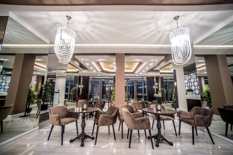 Aghababyans Hotel, Lobby