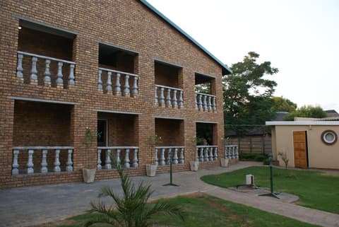 Airport Inn Bed and Breakfast, General view