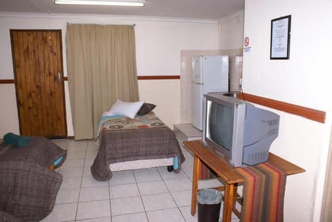 Airport Inn Bed and Breakfast, Room