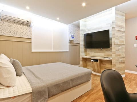 Home Hotel, General view