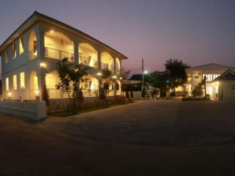 Banlomnow Hotel, General view