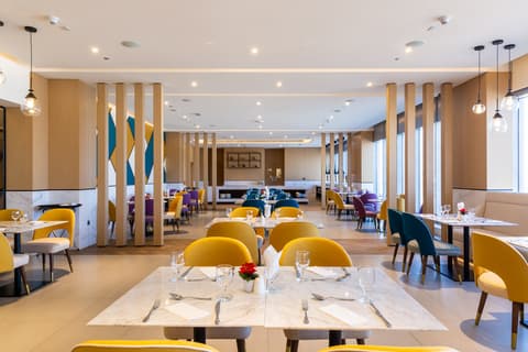 Premier Inn Dragon Mart Hotel, Restaurant