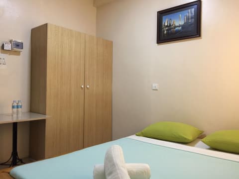 Cebu Courtyard, Room