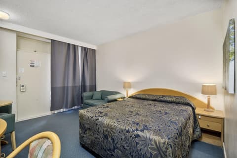 Park Motor Inn, Room