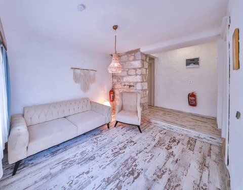 Livan Hotel Deluxe, Lobby