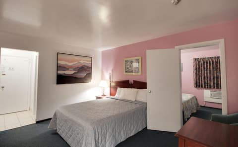 Sunrise Inn, Room