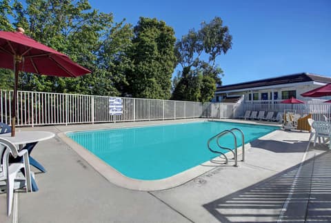 Super 8 by Wyndham Livermore, Pool