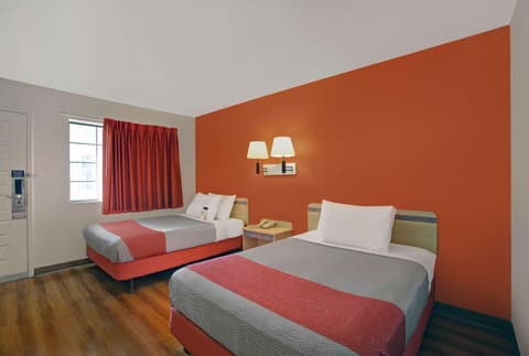 Super 8 by Wyndham Livermore, Room