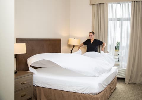 Pomeroy Inn & Suites Prince George, Room