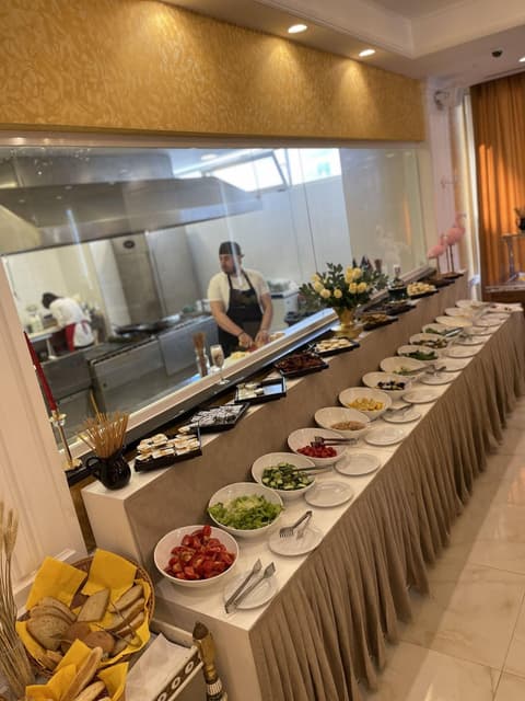 Empire Hotel, Restaurant