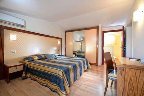 Junior Family Hotel, Room