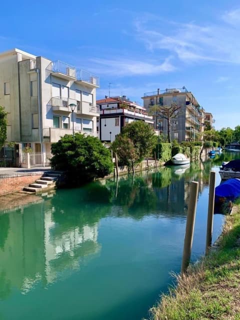 Villa Venice Movie, Sports and Entertainment