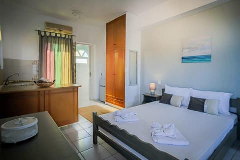 Velendzas Holidays, Room