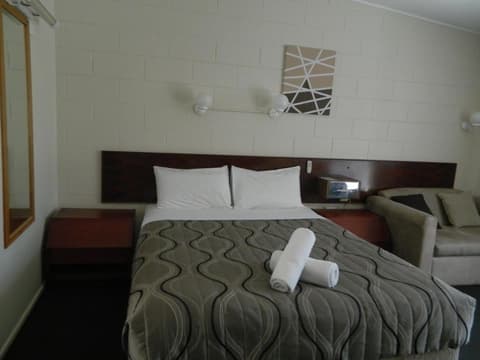 Coachman Motel, Room